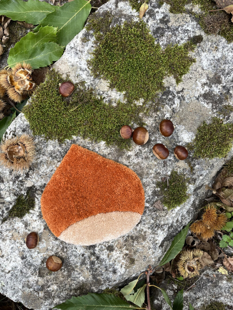 mini light-coloured tufted carpet