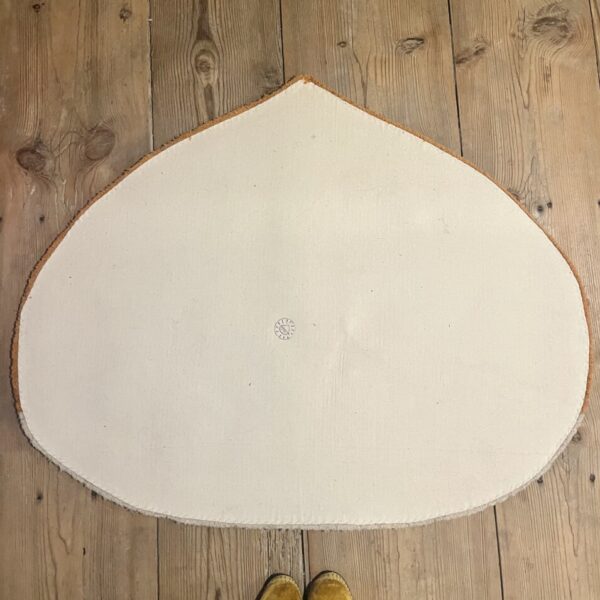 Verso Castagnona tufted chestnut rug handmade in Corsica by Creasognu