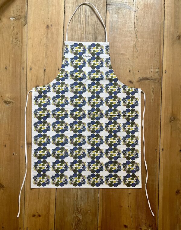 Castagnina apron in aniseed; made with Acquarius