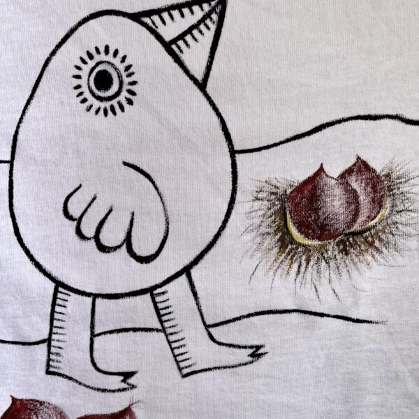 Detail of the hand-painted T-shirt by Béatrice Bonhomme, Vaghjime version